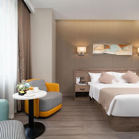 Candy Box Boutique Hotel Чунцин Екстериор снимка